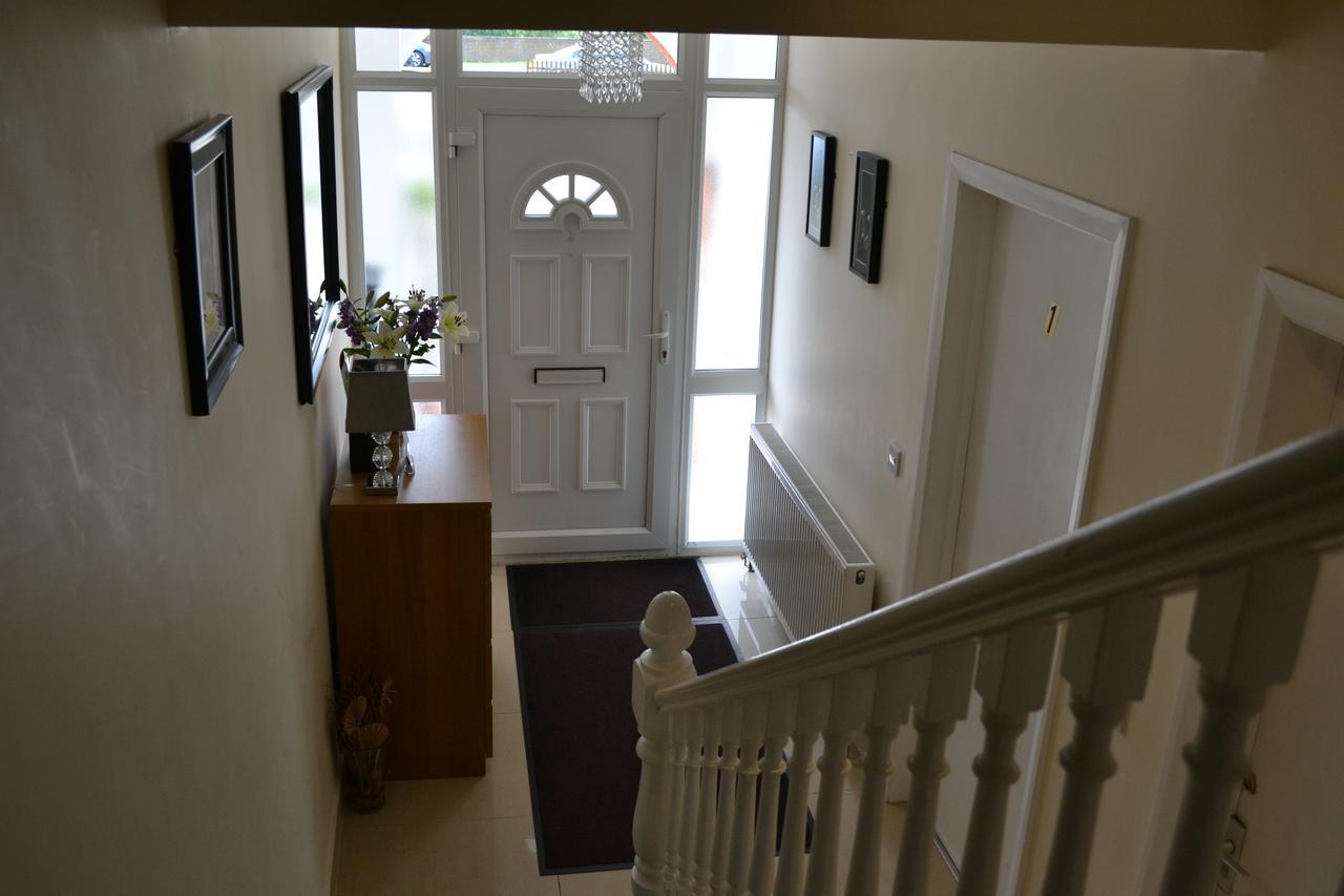 Annie'S Guest House Farnborough  Dış mekan fotoğraf